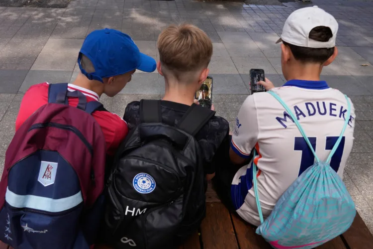 French lawmakers approve social media ban for children under 15